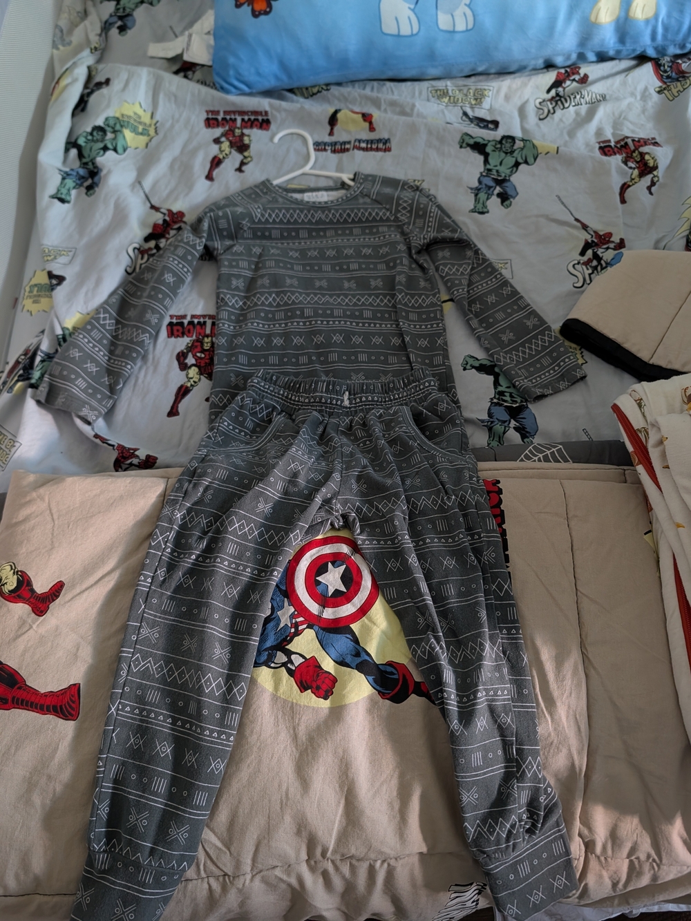 Mebie Baby - Two Piece Set. Soft Material Cozy For Lounging Or Casual Wear. 4T.